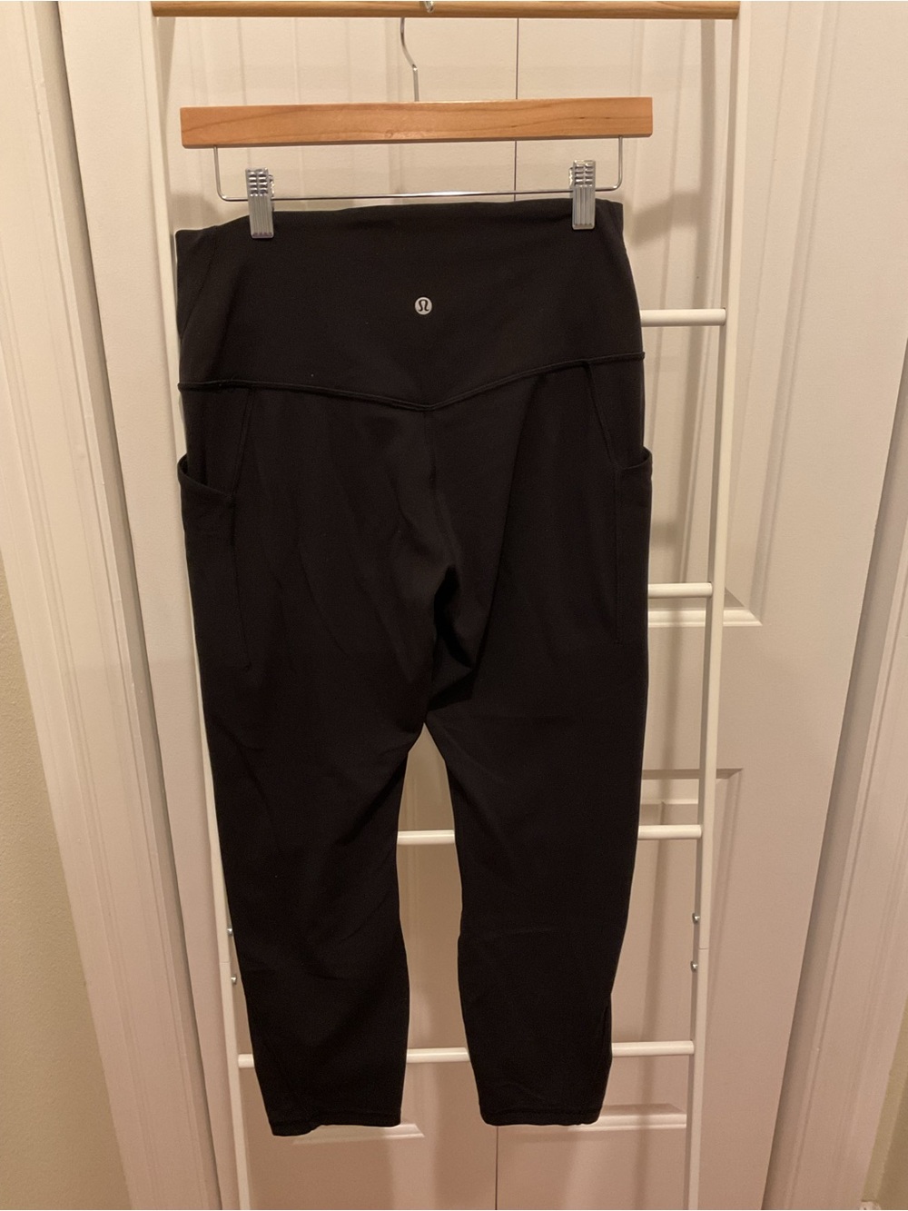 Lululemon High-Waist Black Women’s Active Crop Leggings - Picture 3 of 6